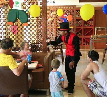 close-up magician for birthday party and events